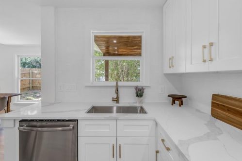 8408 Cayuga Dr, Austin TX 78749-3972 exterior