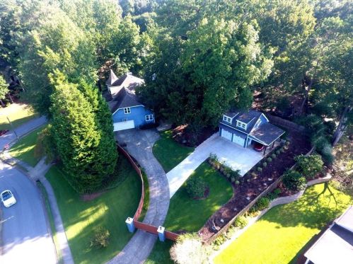 880 Chestnut Lake Dr, Marietta, GA 30068-4219
