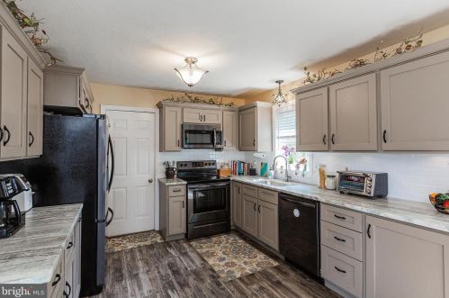 1740 Southport Dr, Lancaster PA  17603-9351 exterior