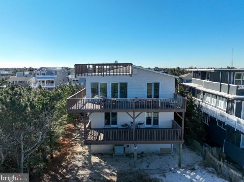 3 3rd St, Barnegat Light, NJ 08006-1451
