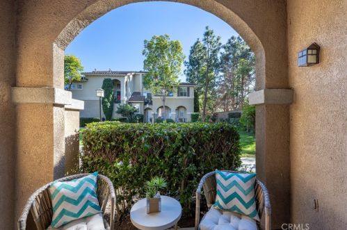 1804 Crescent Oak, Irvine CA  92618-4027 exterior