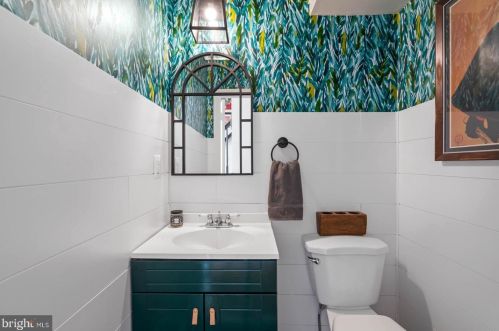 6431 Franconia Ct, Springfield VA  22150-1204 exterior