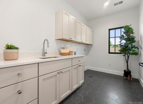 1060 Steele St, Denver CO  80206-3420 exterior