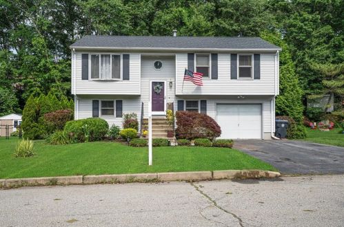 5 Lawnacre Dr, Providence, RI 02911-1534