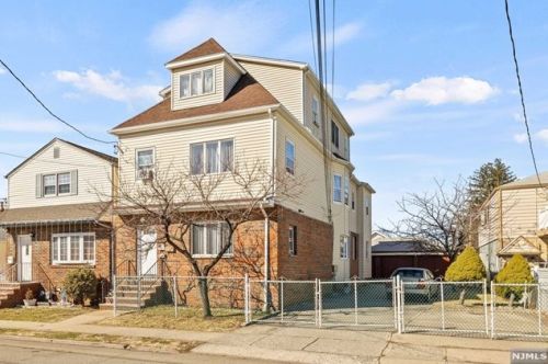 191 Market St, Outwater, NJ 07026-2524