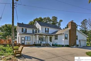 9305 Fairview Rd, Omaha, NE 68046-4600