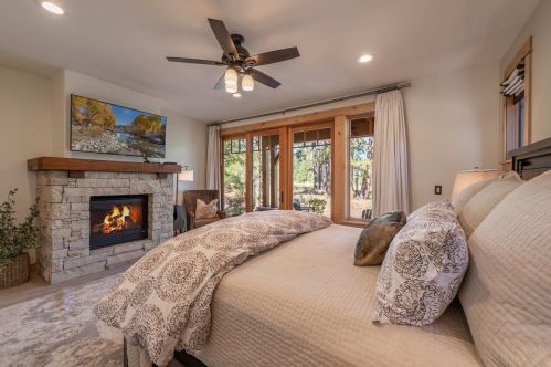 10240 Valmont Trl, Truckee CA  96161-2072 exterior