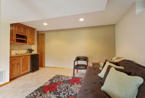 556 Edith Ave, Saint Paul MN  55115-2030 exterior