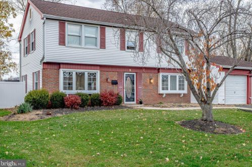 2 Guild Ct, Willingboro, NJ 08046-3313