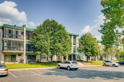 2700 Dale St, Saint Paul MN  55113-2304 exterior