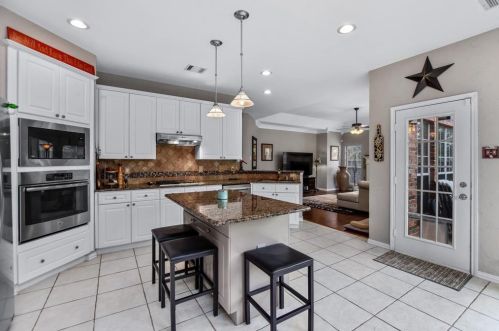 2817 Halsey Dr, Lewisville, TX 75028-1477