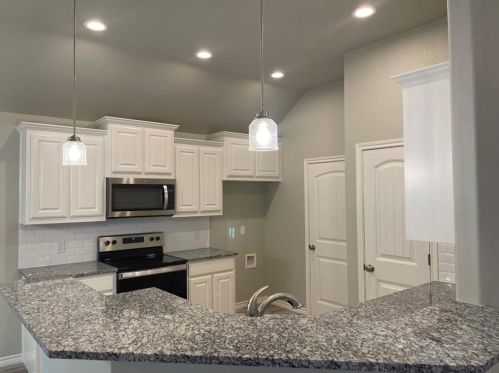 3328 Windcrest Dr, Granbury TX  76049 exterior