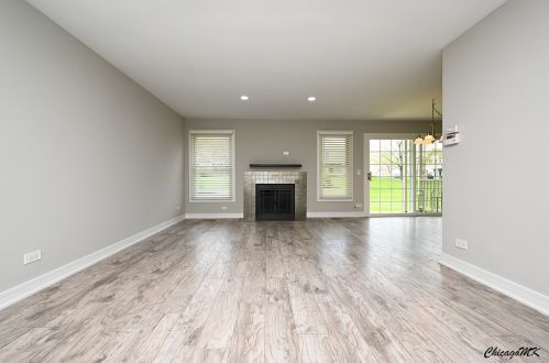 112 Red Fox Ln, Elk Grove Vlg, IL 60007-7002