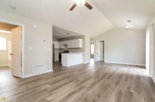 542 Lakecourt Dr, Mcdonough GA  30253-8900 exterior