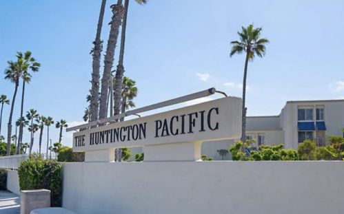 711 Pacific Coast Hwy, Huntington Beach CA  92648-5052 exterior