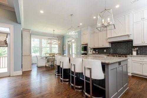 6470 Long Is Dr, Atlanta GA  30328-3043 exterior