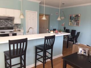 6 Russell St, Columbus OH  43215-1684 exterior