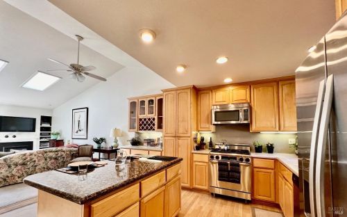 842 Falcon Way, Healdsburg, CA 95448-4356