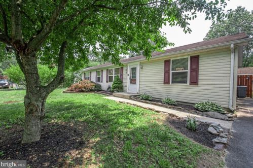 35 Clover St, Browns Mills, NJ 08015-2034