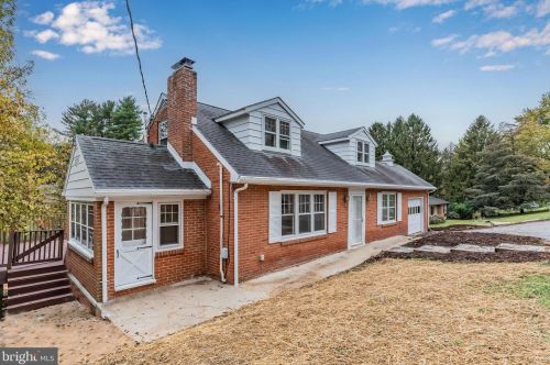 30 Maple Rd, York, PA 17403-4908