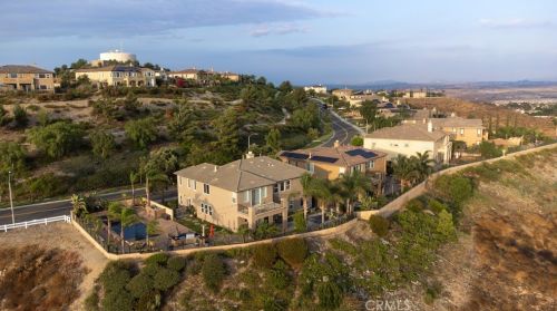 18458 Lakepointe Dr, Riverside CA  92503-0252 exterior