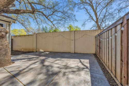 413 Comstock Way, Vacaville CA  95688-3128 exterior
