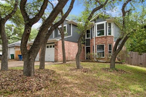 8003 Finch Trl, Austin TX  78745-6838 exterior
