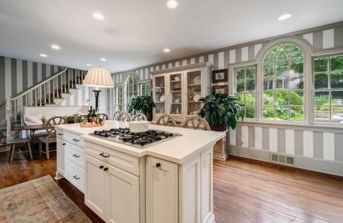 1227 Brookhaven Dr, Atlanta GA  30319-3105 exterior
