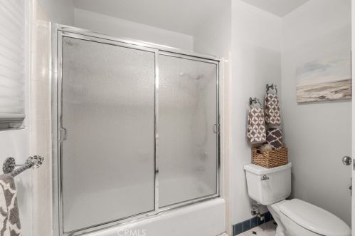 1430 Greenbriar Rd, Glendale CA  91207-1053 exterior