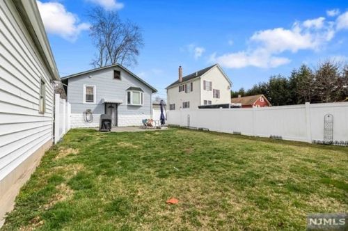 58 7th Ave, Paterson, NJ 07506-1704