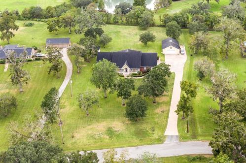 359 Westwood Rd, Angleton TX 77515-7468 exterior