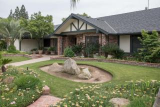 2022 Alamos Ave, Clovis, CA 93611-4131