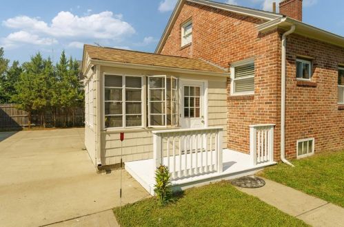 40 Samoset Ave, Providence, RI 02908-3816