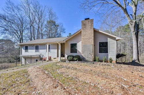 3879 Lake Ct, Marietta, GA 30066-2826