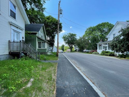 10 Murray St, Augusta, ME 04330-4858