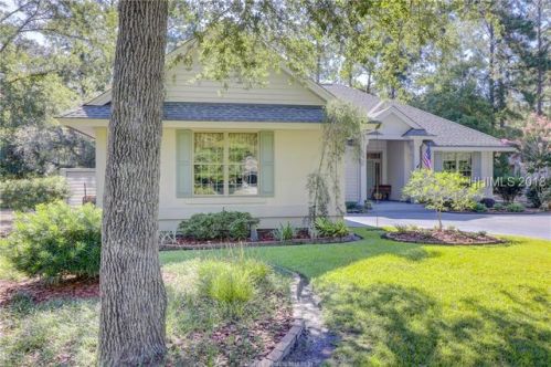 19 Fairway Dr, Bluffton, SC 29910-5702