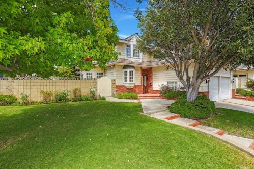 1035 Catalina Ave, Seal Beach, CA 90740-5853