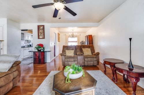4 Winslow Rd, Edison, NJ 08837-3116