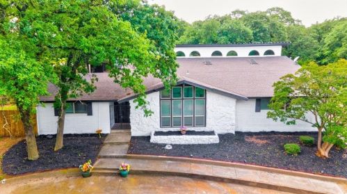 1112 Cooks Ln, Fort Worth TX  76120-3602 exterior