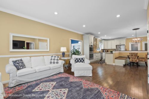 3712 River Rd, Point Pleasant Beach, NJ 08742-2051