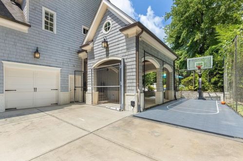 4000 Arden Way, Atlanta GA  30342-3948 exterior