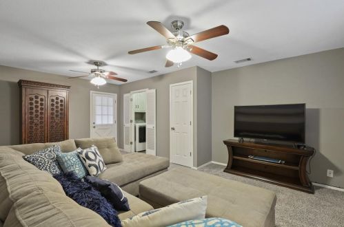 1413 Kingsbridge Dr, Garland TX 75040-3512 exterior