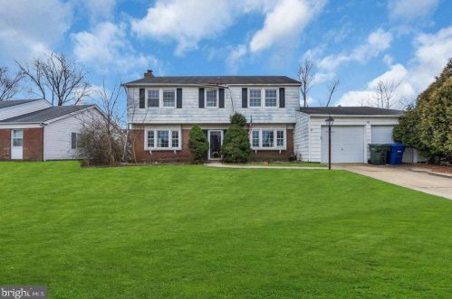 40 Earnshaw Ln, Willingboro, NJ 08046-2312