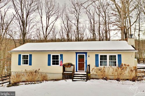 125 Shenandoah River Dr, Harpers Ferry, WV 25425-4907