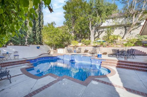 1360 Greenbriar Rd, Glendale CA  91207-1254 exterior