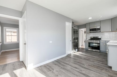 8152 Ozark Ave, Niles IL  60714-2826 exterior