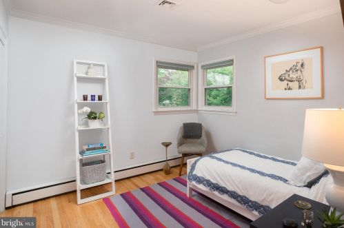 17 Leavitt Ln, Princeton NJ  08540-3921 exterior