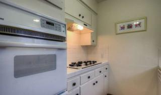 18733 Victory Blvd, Los Angeles CA  91335-6459 exterior