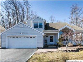 67 Nottingham Dr, Tinton Falls, NJ 07724-1420