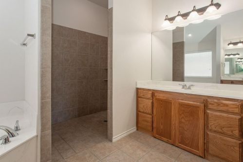 5424 Shasta Ridge Ct, Fort Worth TX  76123-2827 exterior